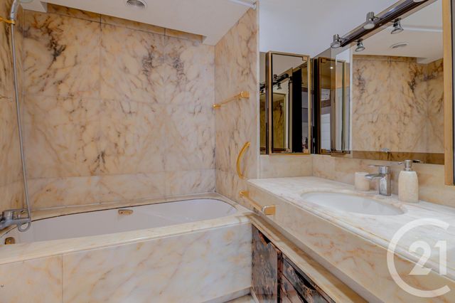 Afficher la photo en grand Appartement F3 à vendre - 3 pièces - 94.38 m2 - PARIS - 75015 - ILE-DE-FRANCE - Century 21 Immoside Lecourbe Vaugirard