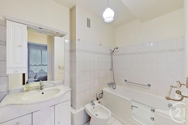 Appartement F1 bis à louer - 2 pièces - 45.05 m2 - PARIS - 75011 - ILE-DE-FRANCE - Century 21 Immoside Lecourbe Vaugirard