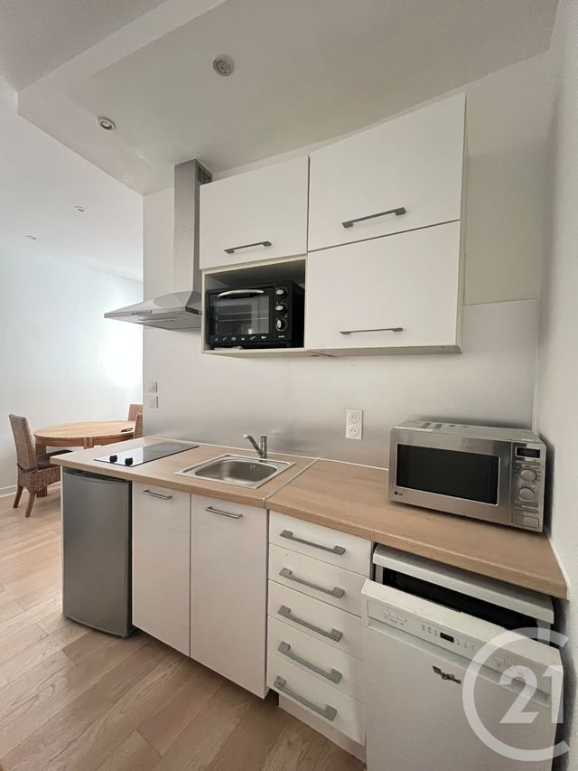 Appartement F2 à louer - 2 pièces - 41.96 m2 - PARIS - 75015 - ILE-DE-FRANCE - Century 21 Immoside Lecourbe Vaugirard