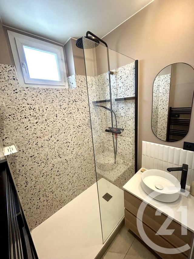 Appartement F2 à louer - 2 pièces - 37.6 m2 - PARIS - 75015 - ILE-DE-FRANCE - Century 21 Immoside Lecourbe Vaugirard